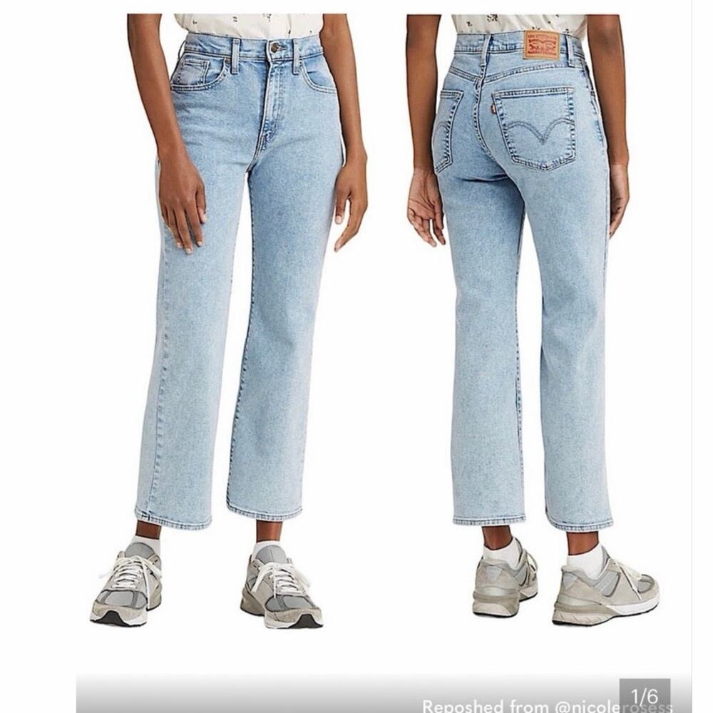 Levi’s women’s light wash high rise crop flare size 28